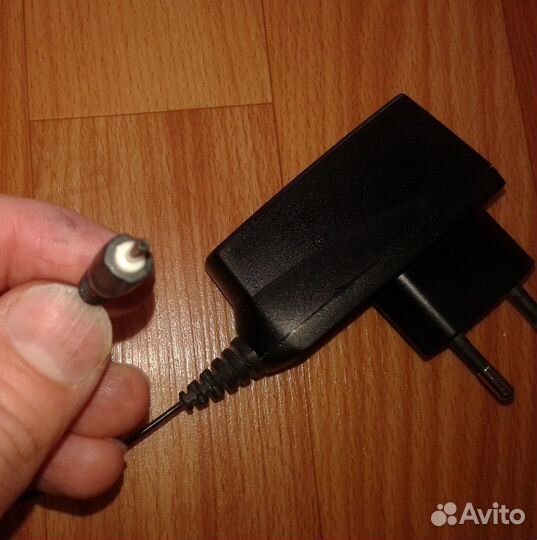 Зарядное устройство для телефонов Nokia (AC-8E)