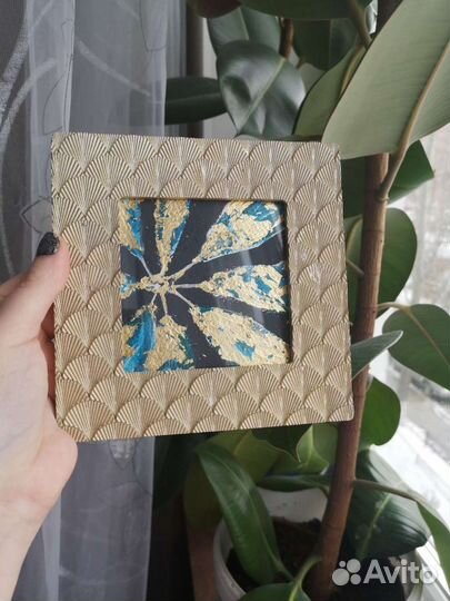 Картина акрил золотая поталь в рамке