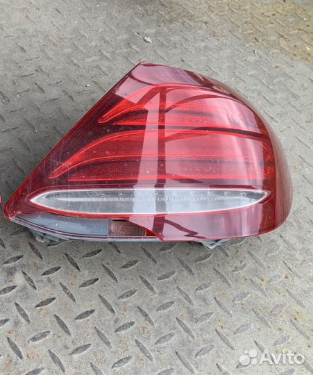 Фонарь правый Mercedes-Benz w213, скол стекла