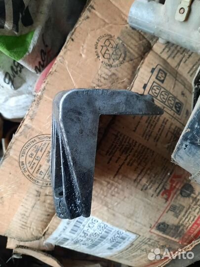 Кронштейн фильтра Mercedes W202 W210