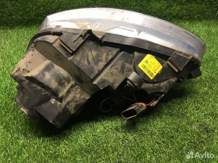 Фара правая Volkswagen Golf 5 2003-2009