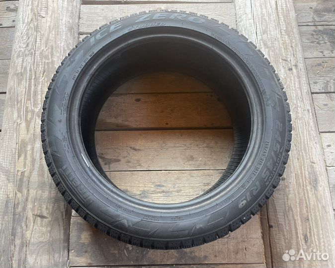 Pirelli Ice Zero 245/45 R19
