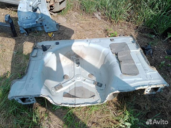 Ниша запасного колеса Hyundai Solaris 2010