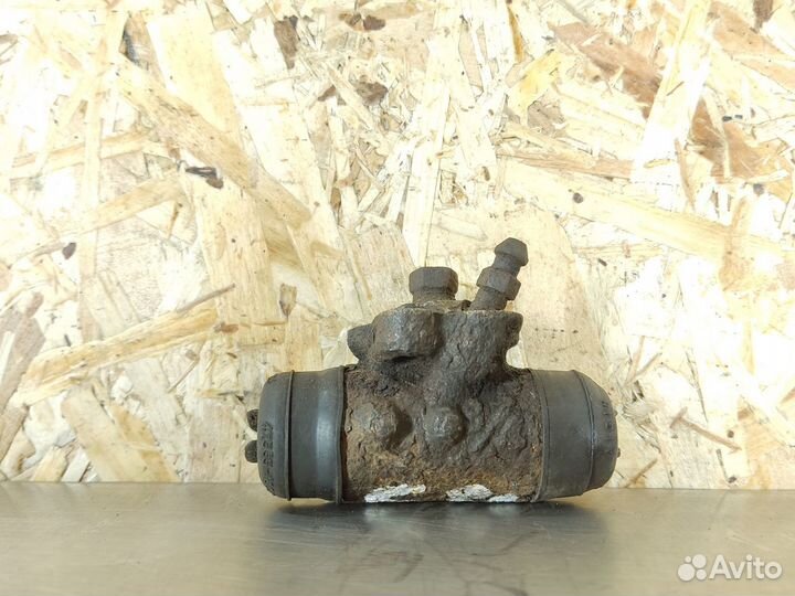 Цилиндр тормозов рабочий Toyota Corolla e10