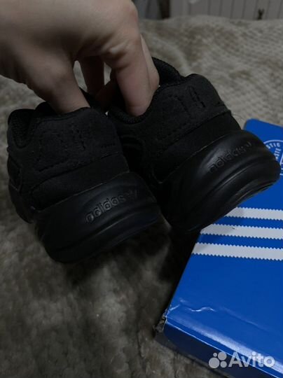 Кроссовки adidas