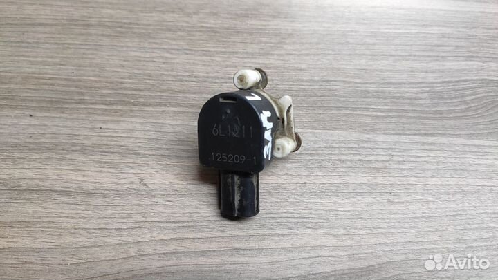 Датчик положения высоты Задний левый Lexus LX570