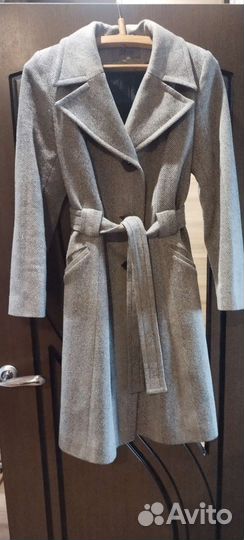 Два пальто женских 48 размера
