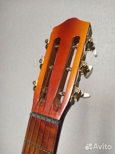 Акустическая гитара