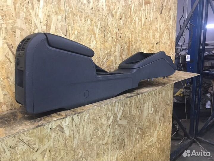 Подлокотник Volkswagen Jetta 6 седан 1 2014