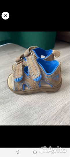 Кроссовки и сандали