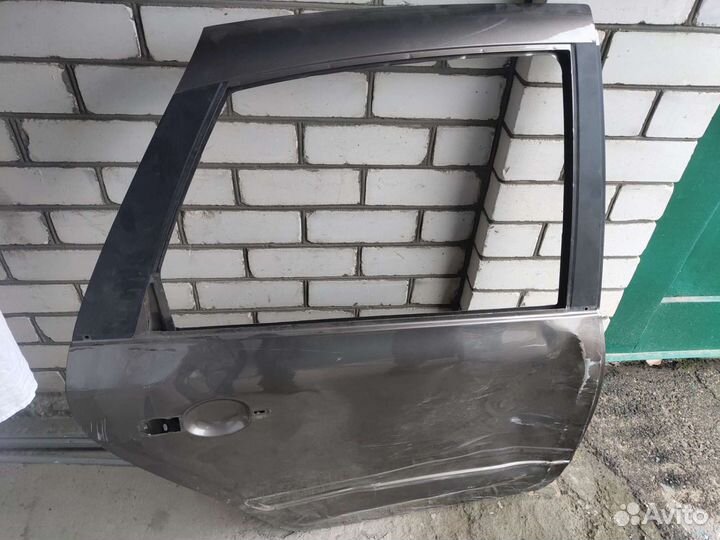 Задняя правая дверь Лада гранта лифтбэк 2018года