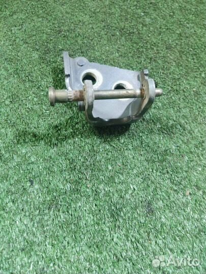 Петля двери передняя правая Citroen C5