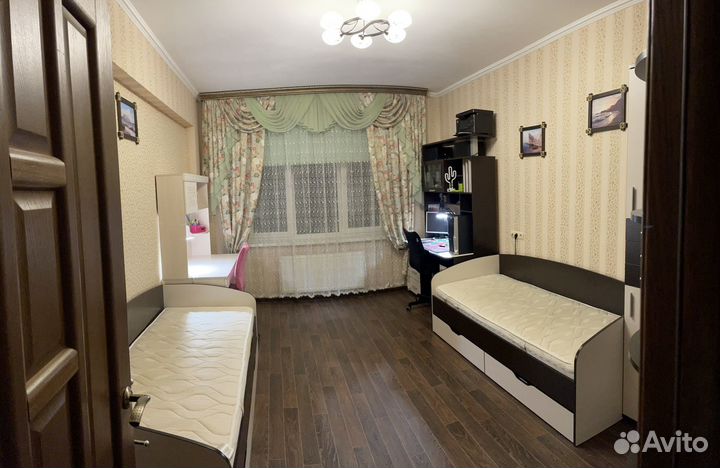 Комплект мебели в детскую комнату