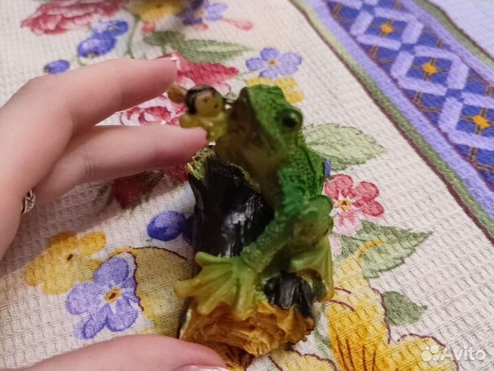 Статуэтка лягушка