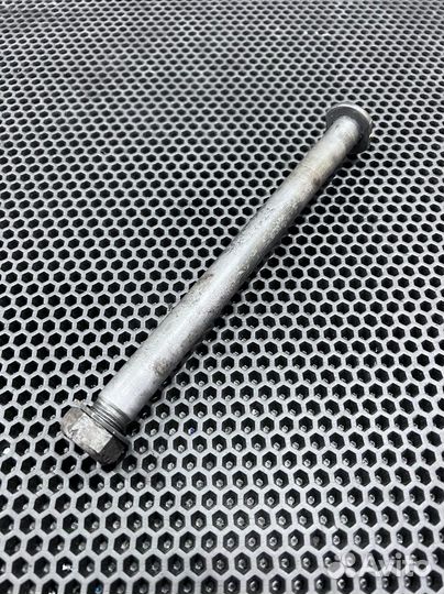 Задняя ось Honda CR 125R 1995-1996