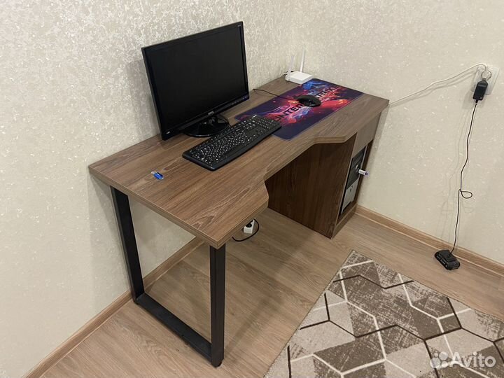 Игровой компьютерный стол