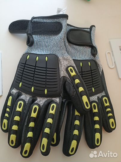 Противоударные перчатки