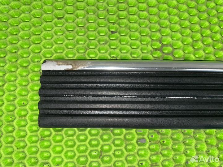 Молдинг заднего правого крыла Chevrolet Tahoe GMT4