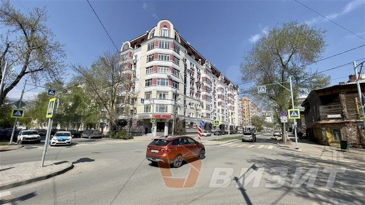 Офис в центре города с парковкой, 104 м²
