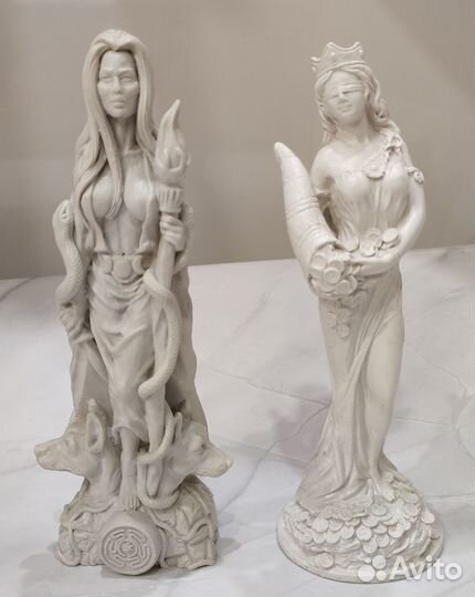 Статуэтки Богини Геката и Фортуна