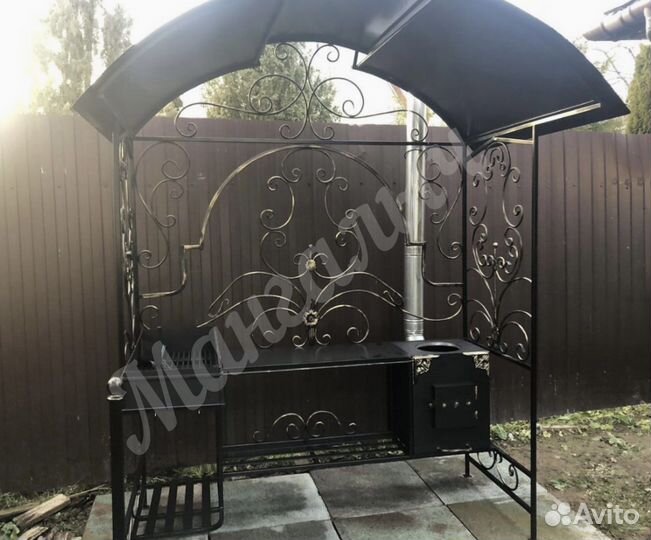 Мангал с крышей