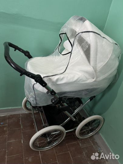 Продается коляска 2 в1 белая эко кожа