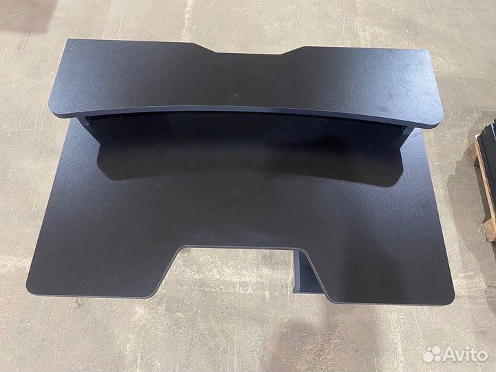 Игровой компьютерный стол