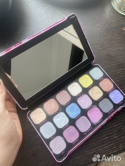Пастельная палетка теней revolution