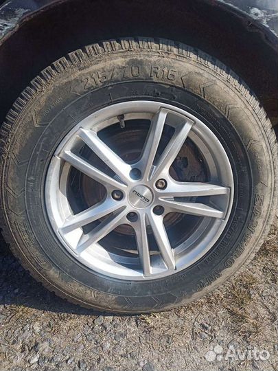 GT Radial Savero WT 215/70 R16 27J