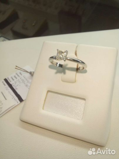 Золотое кольцо с бриллиантом новое с биркой