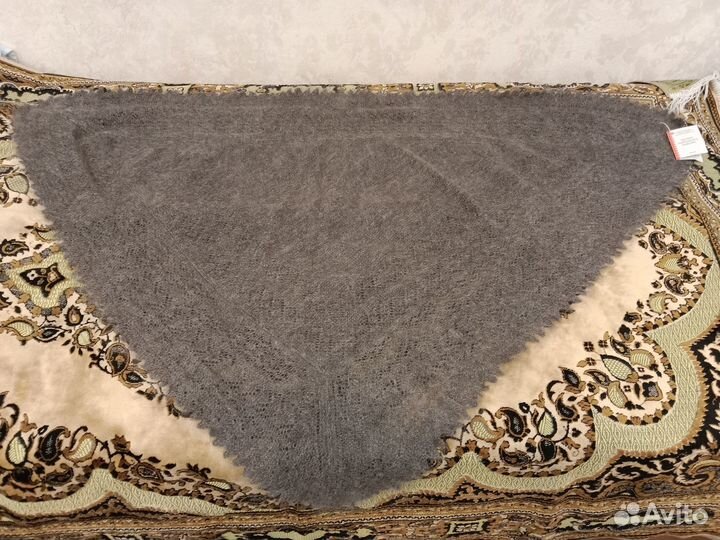 Продаю оренбургский пуховый платок