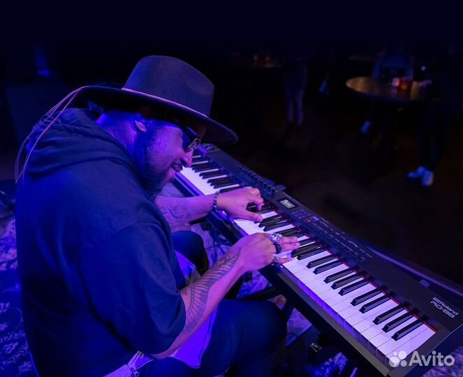 Цифровое пианино Roland + Аксессуары