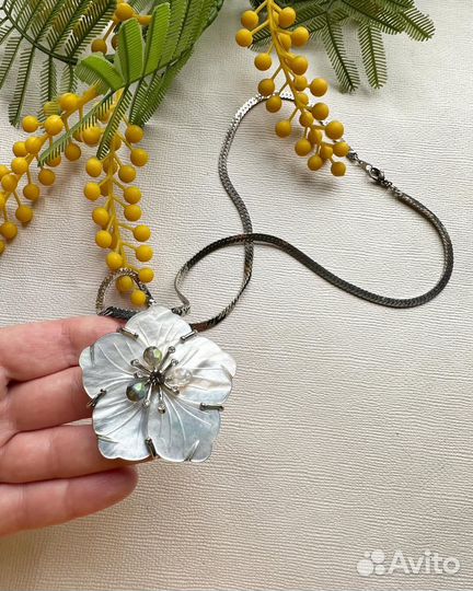 Брошь кулон перламутр