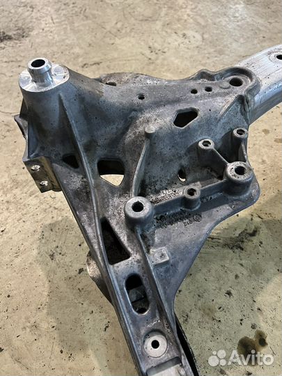 Передний подрамник BMW G30