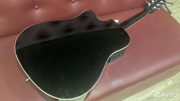 Электроакустическая гитара