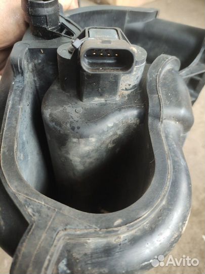 Коллектор впускной Skoda Fabia, Volkswagen Polo