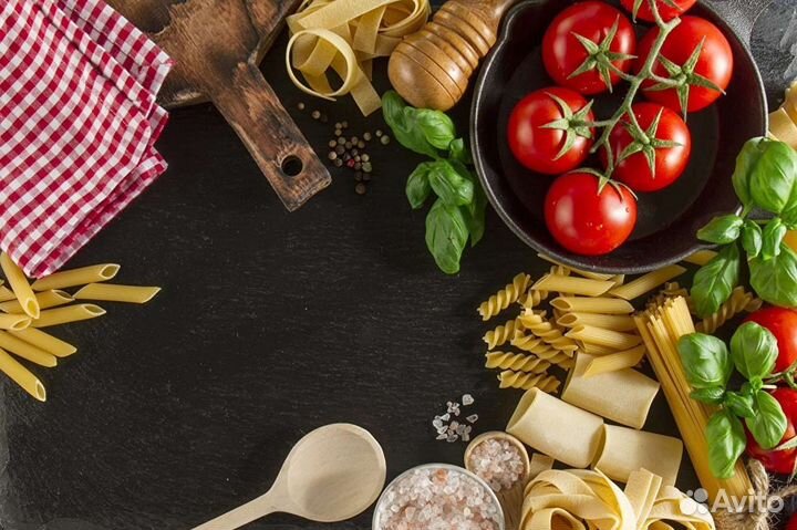 Кухонный работник в столовую