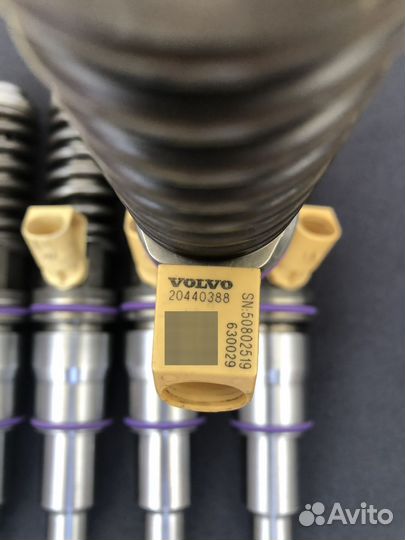 Форсунки Volvo d12d 21098095