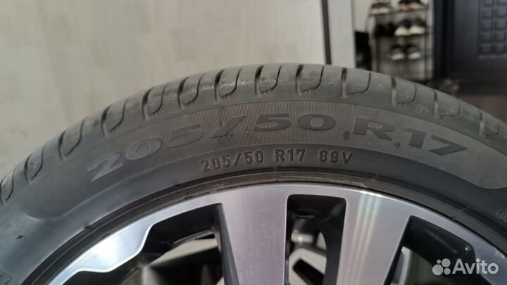 Литые диски R17 4x100 ET43, летние шины Pirelli