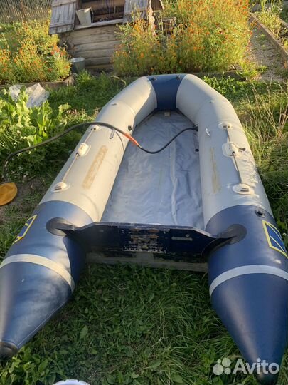 Продам пвх лодку Zodiak 310