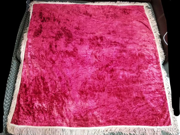 Старинная плюшевая скатерть вишневый цвет 1м 20 см