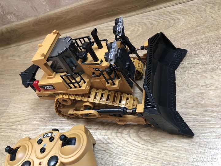 Модель экскаватора трактора track-type X25