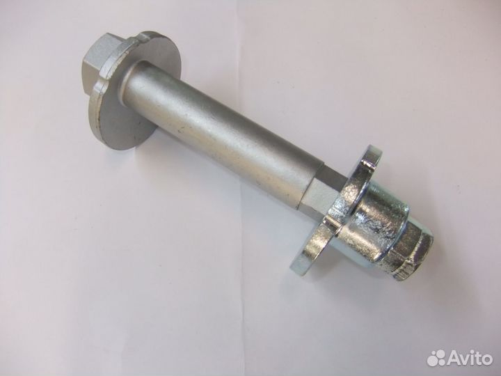 Болт переднего рычага Toyota LC Prado 120