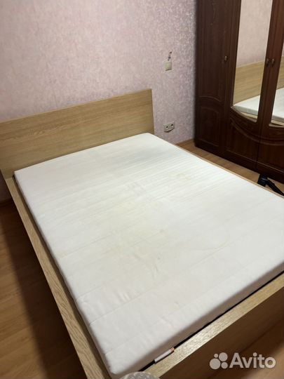 Кровать с матрасом 140 200