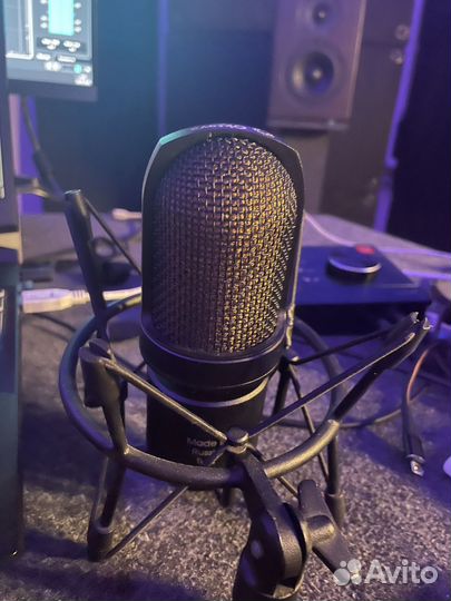 Студийный конденсаторный микрофон Октава мк-105