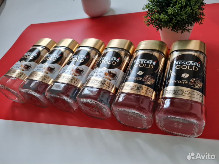 Пустые банки из-под кофе