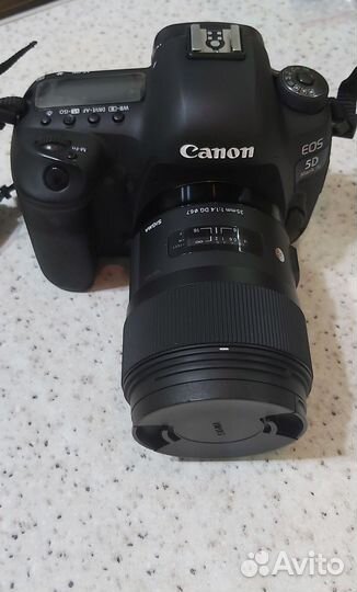 Зеркальный фотоаппарат Canon 5d mark iv body