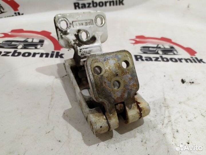 Петля двери багажника задняя левая Mercedes