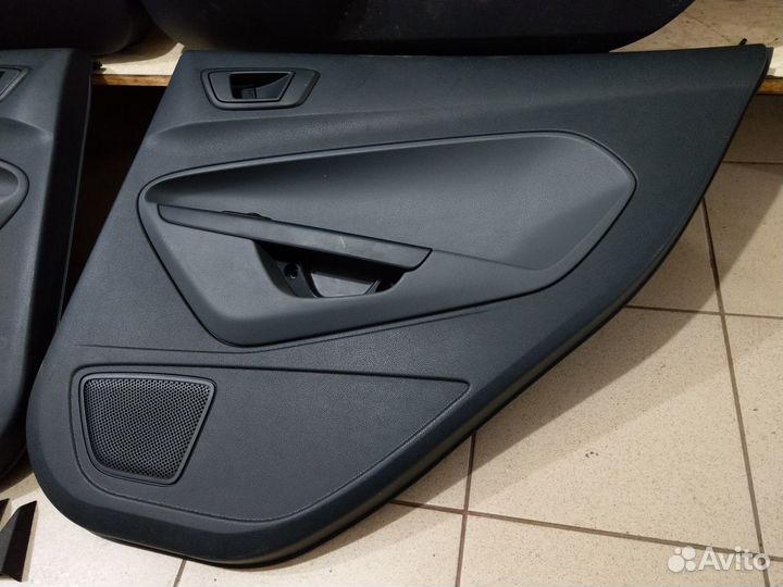 Обшивки дверей 5 дв. х/б форд фиеста 6 2010 год