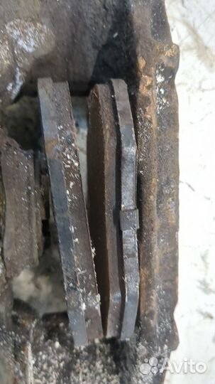 Суппорт левый задний Peugeot 306